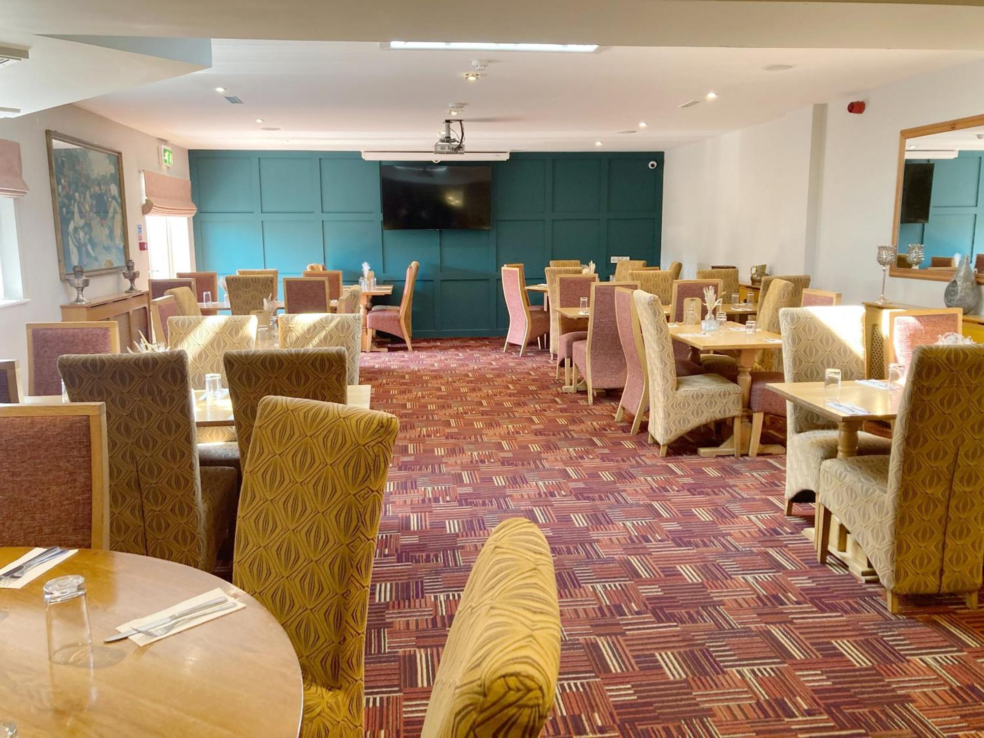 The Britannia Inn & Waves Restaurant Сент-Остел Экстерьер фото