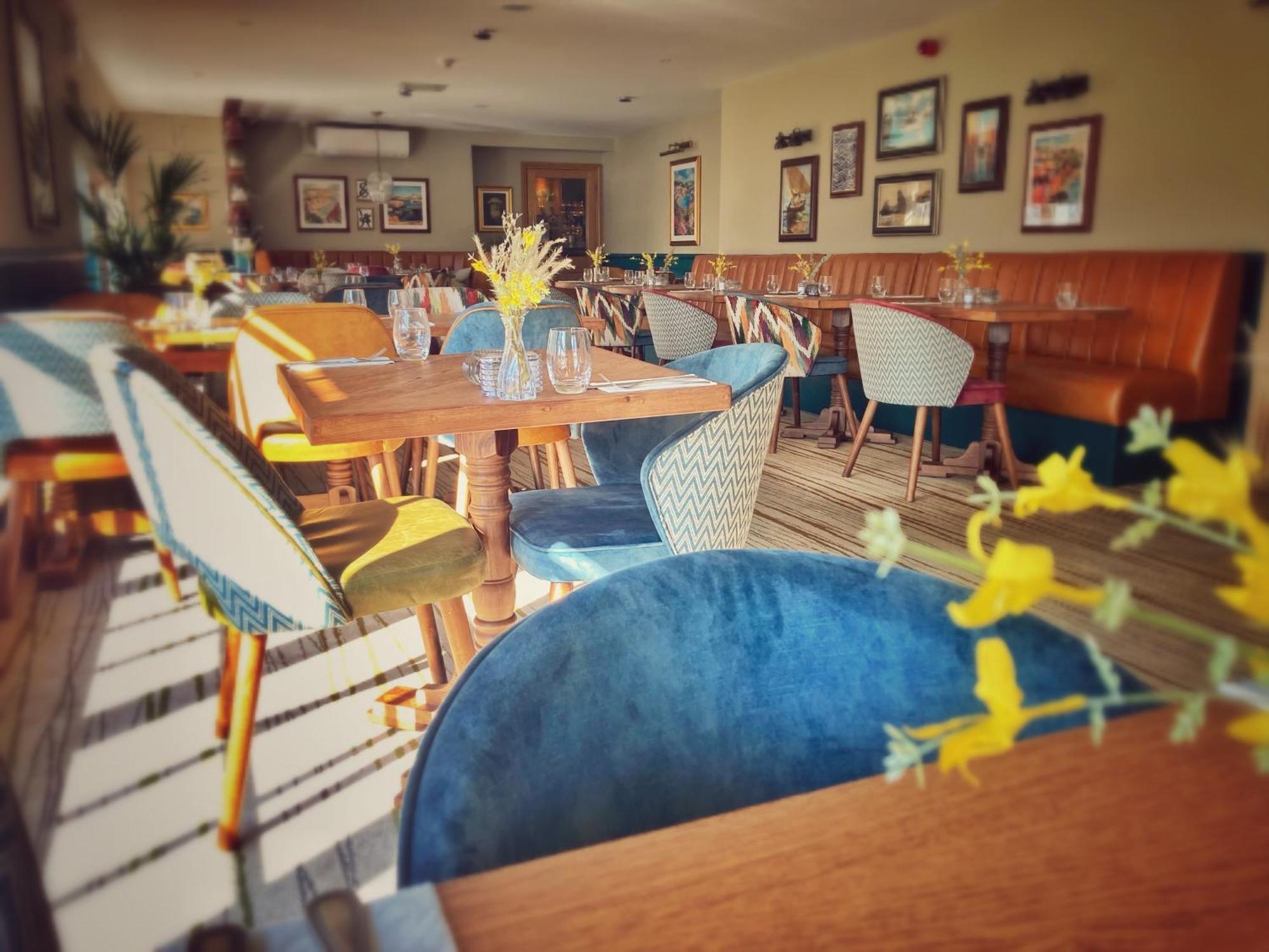 The Britannia Inn & Waves Restaurant Сент-Остел Экстерьер фото