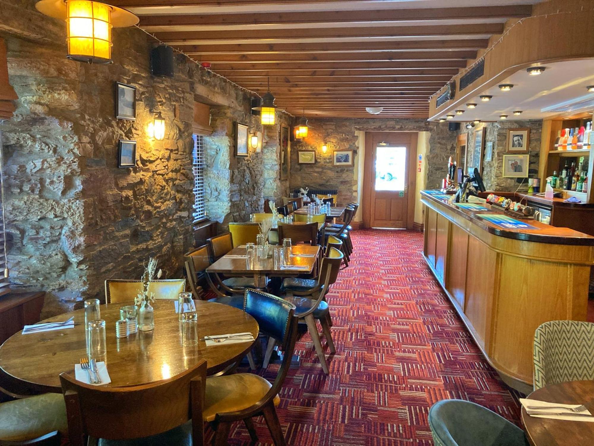 The Britannia Inn & Waves Restaurant Сент-Остел Экстерьер фото