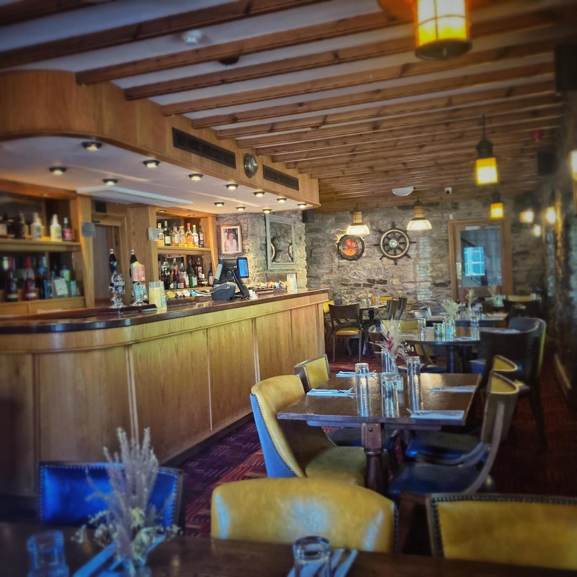 The Britannia Inn & Waves Restaurant Сент-Остел Экстерьер фото